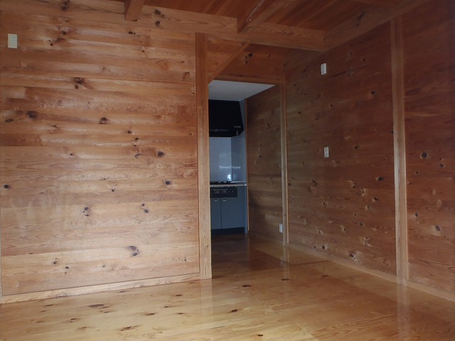 グリーンハイツ　１DKタイプ　山小屋風♪